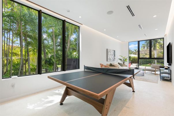 Game Room, Interior, Living room, Recessed Lighting