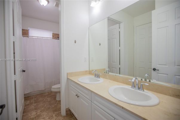 Bathroom, Dual Sink Vanities, Interior