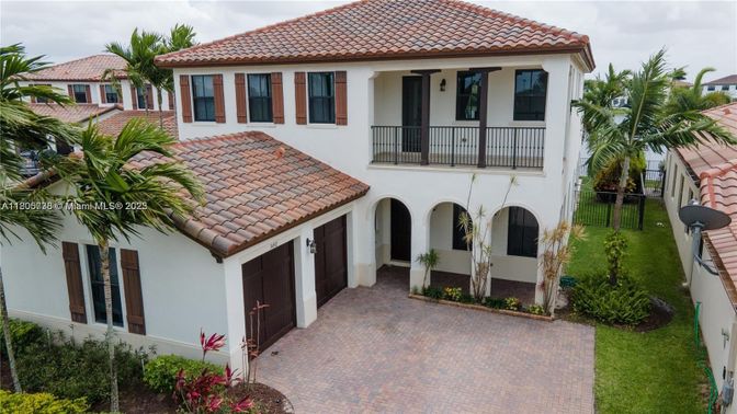 Attached, Exterior, Facade, Spanish Mediterranean