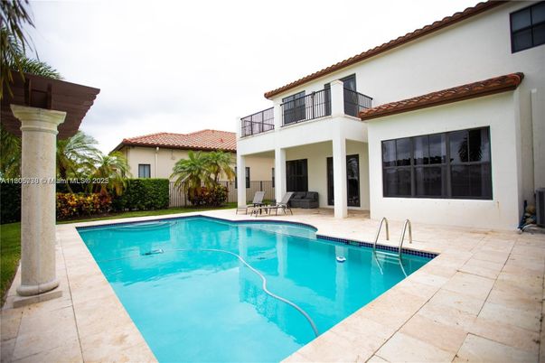 Exterior, Pool