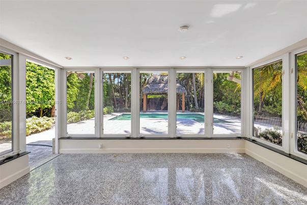 Empty room, Interior, Recessed Lighting, Sun Room