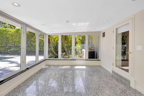 Empty room, Interior, Recessed Lighting, Sun Room