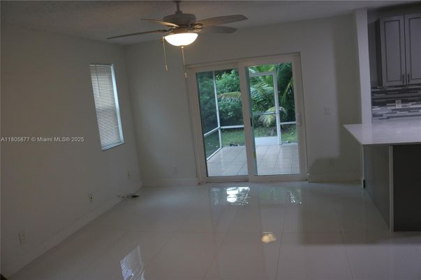 Empty room, Interior