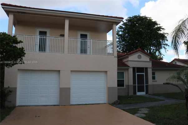 Attached, Exterior, Facade, Modern