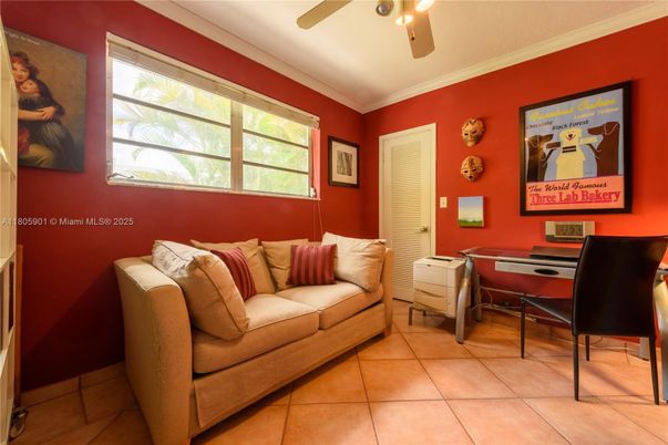 Home Office, Interior
