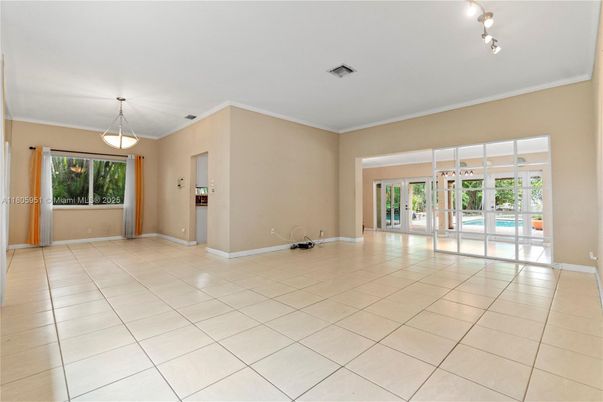 Empty room, Interior, Pendant Lights