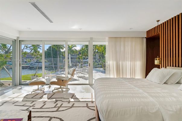 Bedroom, Interior, Recessed Lighting, Water