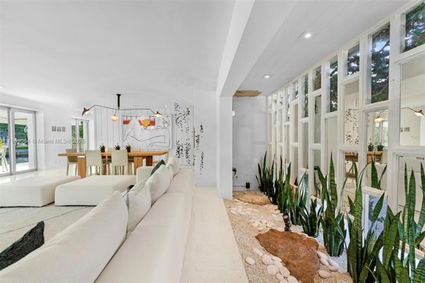 Dining room, Interior, Living room, Pendant Lights, Recessed Lighting