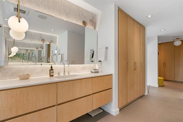 Bathroom, Dual Sink Vanities, Interior, Pendant Lights, Recessed Lighting