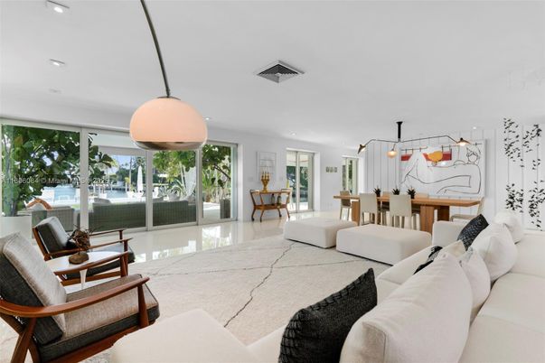 Dining room, Interior, Living room, Pendant Lights, Recessed Lighting