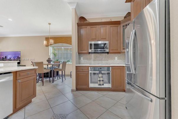 Dining room, Interior, Kitchen, Pendant Lights, Recessed Lighting, Stainless Steel Appliances
