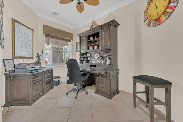 Home Office, Interior