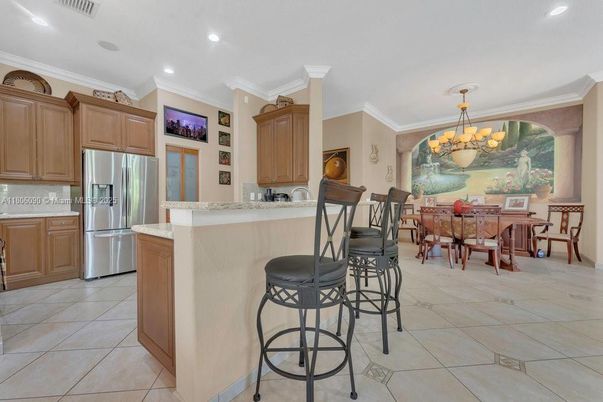 Chandelier, Dining room, Interior, Kitchen, Recessed Lighting, Stainless Steel Appliances
