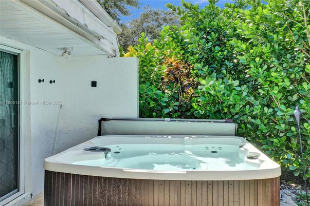 Exterior, Hot Tub