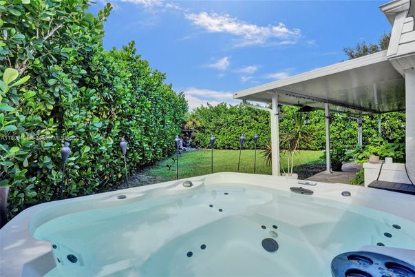Exterior, Hot Tub