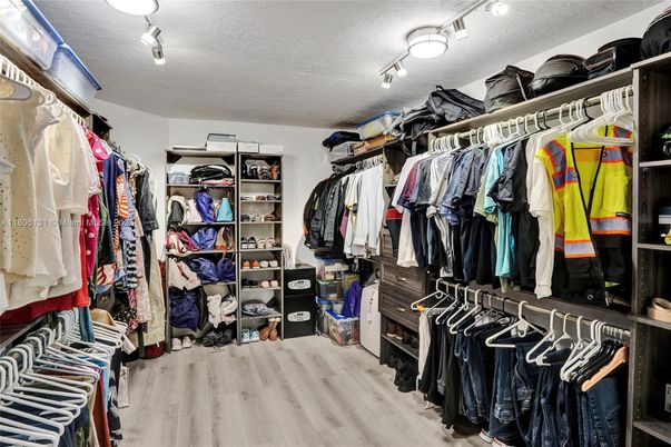 Interior, Walk-in Closets, Wood Texture Flooring