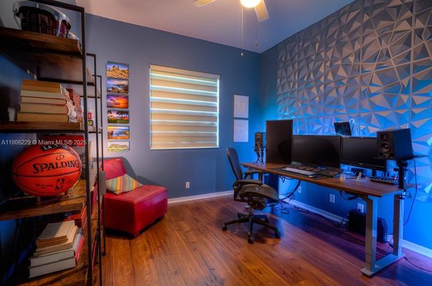 Interior, Walk-in Closets, Wood Texture Flooring
