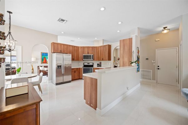 Dining room, Interior, Kitchen, Pendant Lights, Recessed Lighting, Stainless Steel Appliances