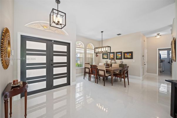 Dining room, Interior, Living room, Pendant Lights, Recessed Lighting