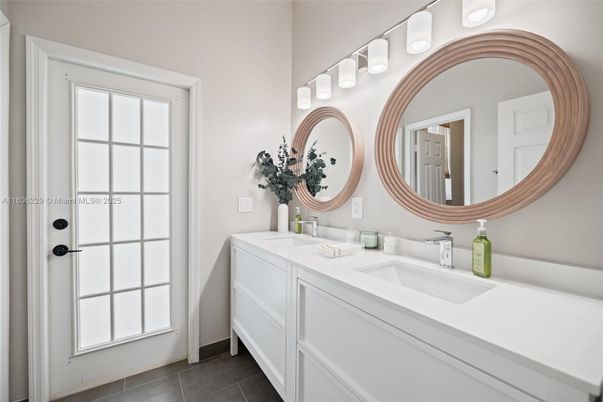 Bathroom, Dual Sink Vanities, Interior