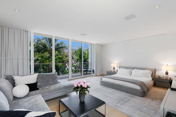 Bedroom, Interior, Living room, Recessed Lighting, Wood Texture Flooring