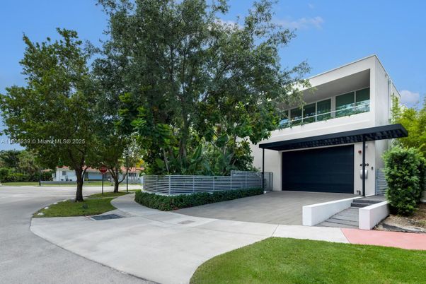 Attached, Exterior, Facade, Modern
