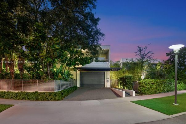 Attached, Exterior, Facade, Modern