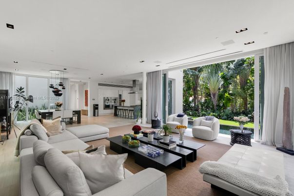 Dining room, Interior, Living room, Pendant Lights, Recessed Lighting