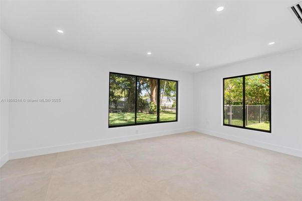 Empty room, Interior, Recessed Lighting