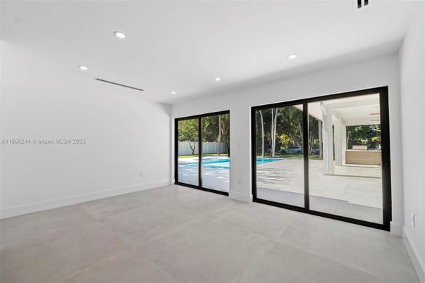 Empty room, Interior, Recessed Lighting