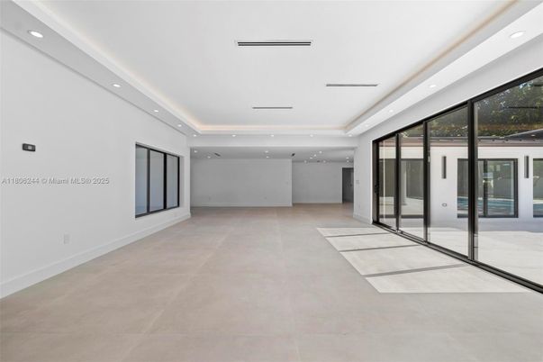 Empty room, Interior, Recessed Lighting