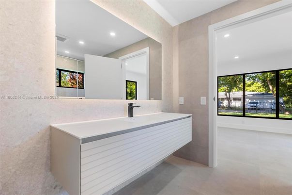 Bathroom, Interior, Recessed Lighting