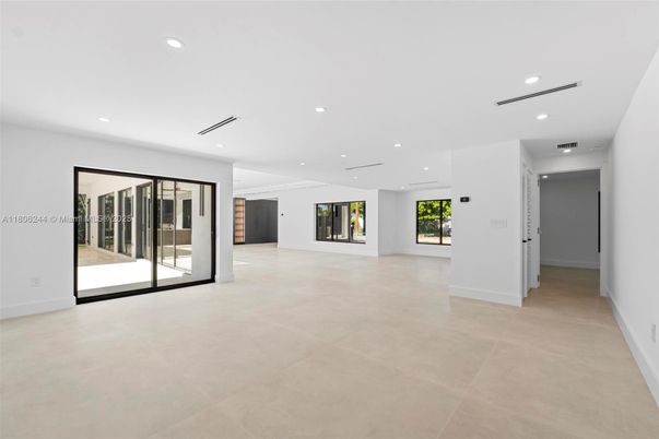 Empty room, Interior, Recessed Lighting