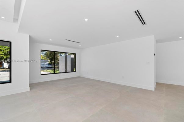 Empty room, Interior, Recessed Lighting