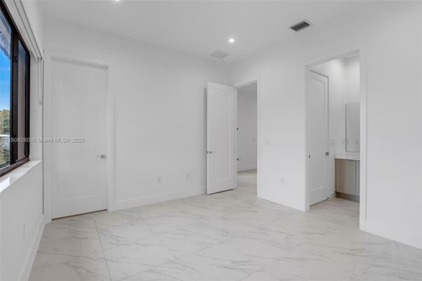 Empty room, Interior, Marble, Recessed Lighting