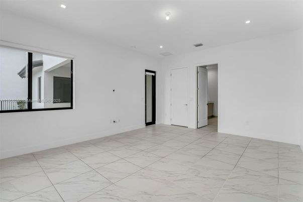 Empty room, Interior, Marble, Recessed Lighting