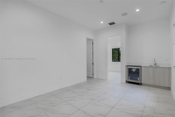 Empty room, Interior, Marble, Recessed Lighting