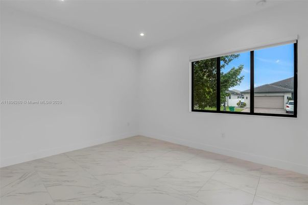 Empty room, Interior, Marble, Recessed Lighting