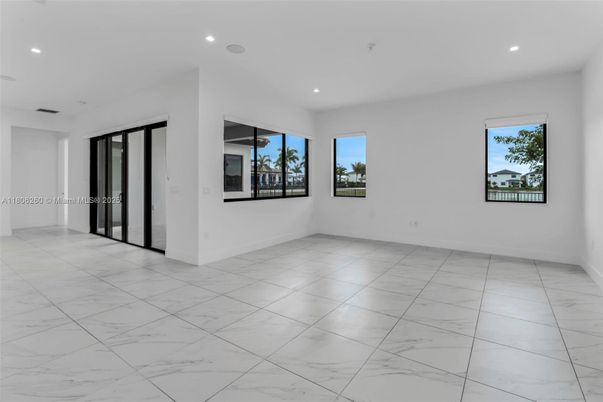 Empty room, Interior, Marble, Recessed Lighting