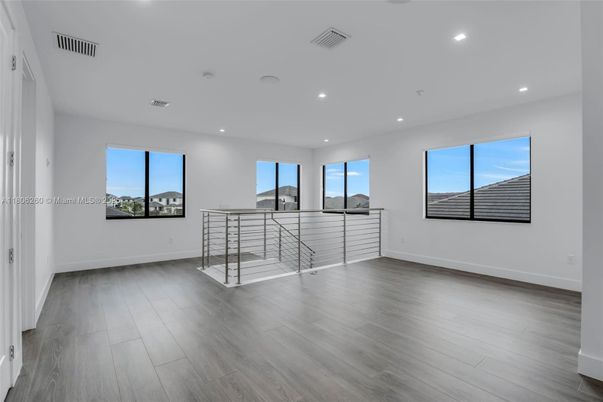 Empty room, Interior, Recessed Lighting, Wood Texture Flooring