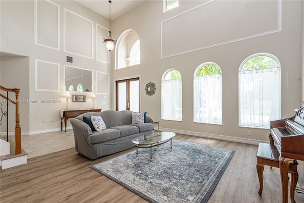 Interior, Living room, Pendant Lights, Piano, Wood Texture Flooring