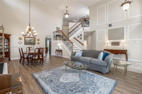 Chandelier, Dining room, Interior, Living room, Pendant Lights, Wood Texture Flooring