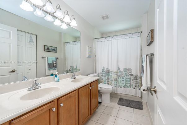 Bathroom, Dual Sink Vanities, Interior