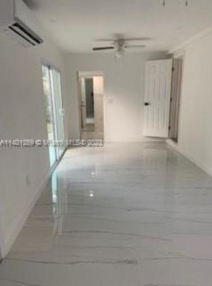 Empty room, Interior