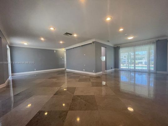Empty room, Interior, Recessed Lighting