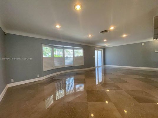 Empty room, Interior, Recessed Lighting