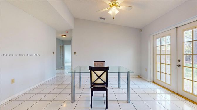 Dining room, Interior