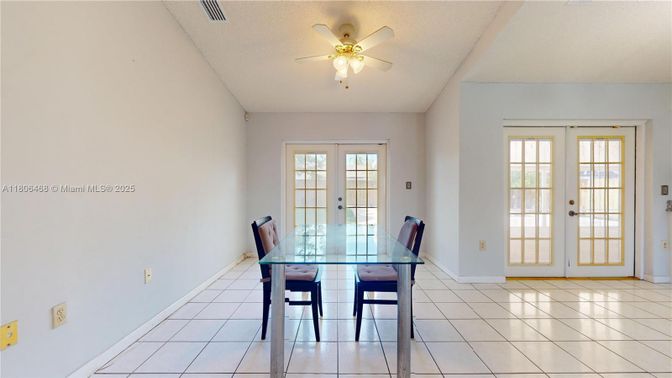 Dining room, Interior