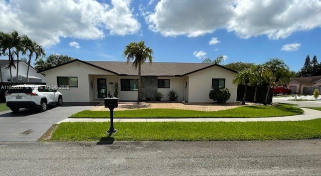 Backyard, Exterior, Facade, Ranch