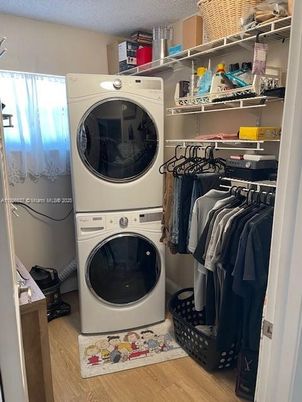 Interior, Utility Closets, Washer, Wood Texture Flooring